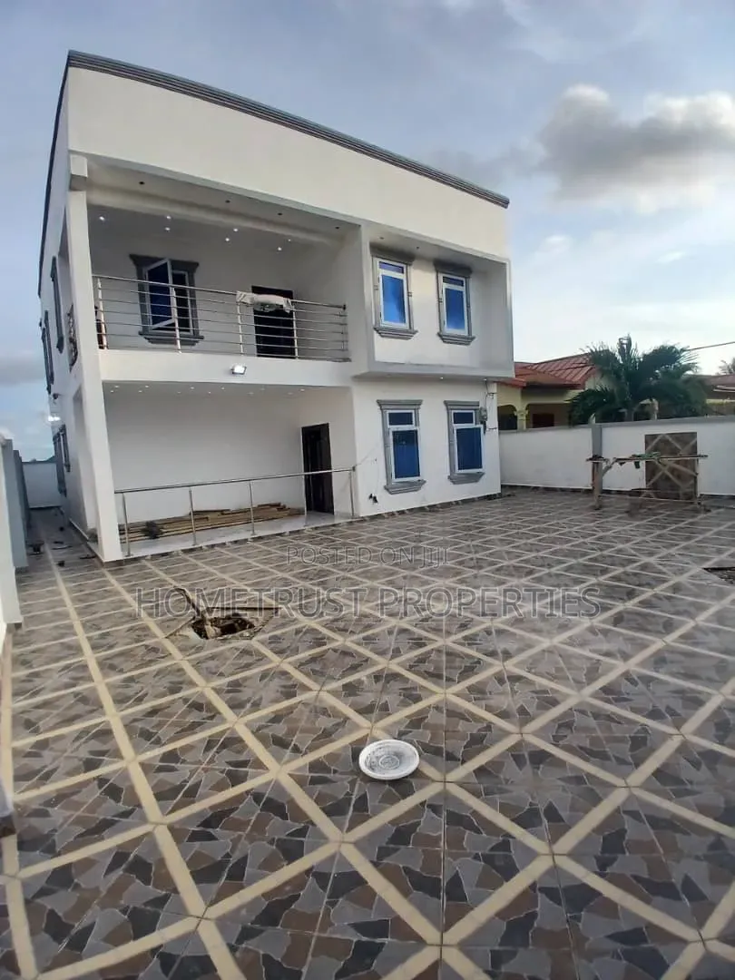 3bdrm Duplex in Amasaman Stadium for sale