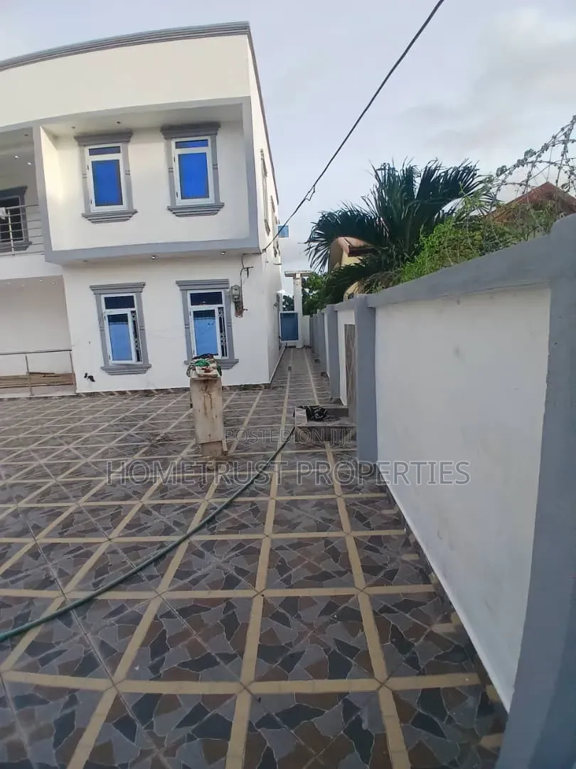 3bdrm Duplex in Amasaman Stadium for sale