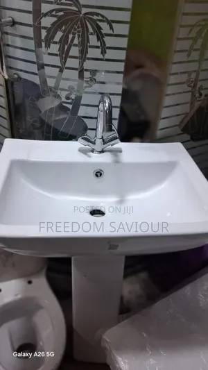 Ceramic Pedestal Wash Basin
