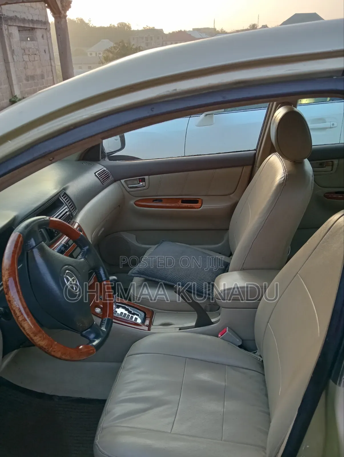 Toyota Corolla LE 4dr Sedan (1.8L 4cyl 4A) 2010