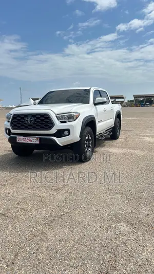 Toyota Tacoma SR5 2022 White
