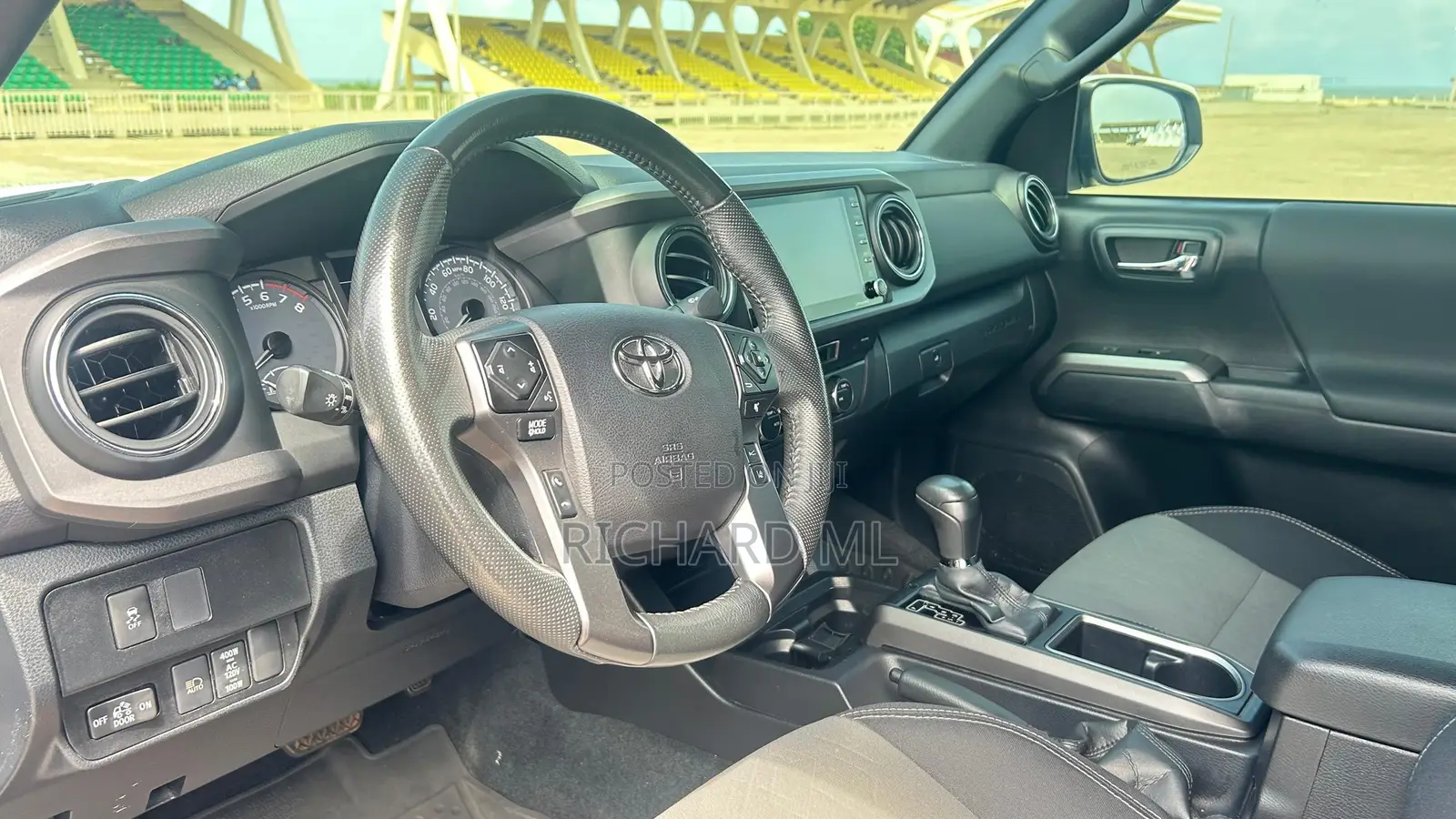 Toyota Tacoma SR5 2022 White