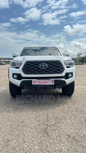 Toyota Tacoma SR5 2022 White