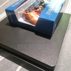 Play Station 4 Slim