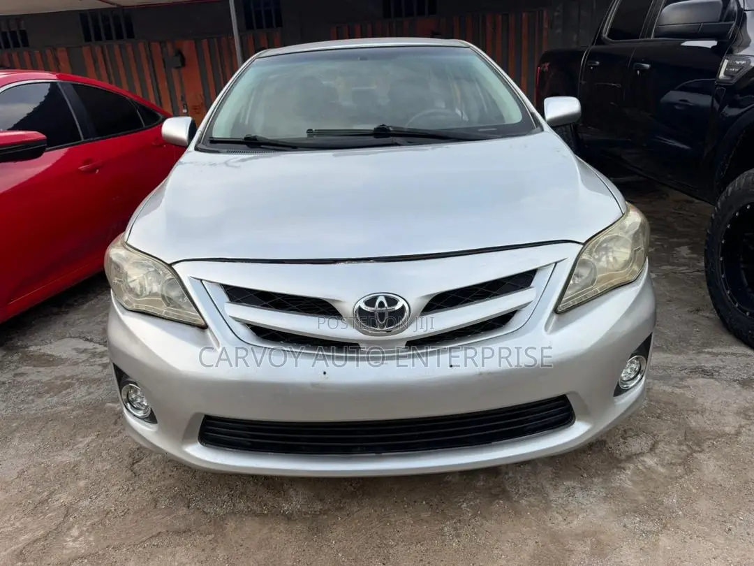 Toyota Corolla LE 4dr Sedan (1.8L 4cyl 4A) 2013 Silver