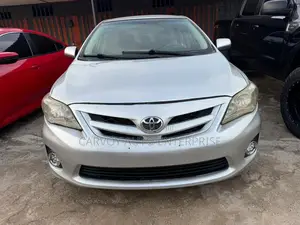 Toyota Corolla LE 4dr Sedan (1.8L 4cyl 4A) 2013 Silver