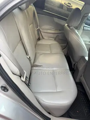 Toyota Corolla LE 4dr Sedan (1.8L 4cyl 4A) 2013 Silver