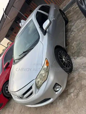Toyota Corolla LE 4dr Sedan (1.8L 4cyl 4A) 2013 Silver