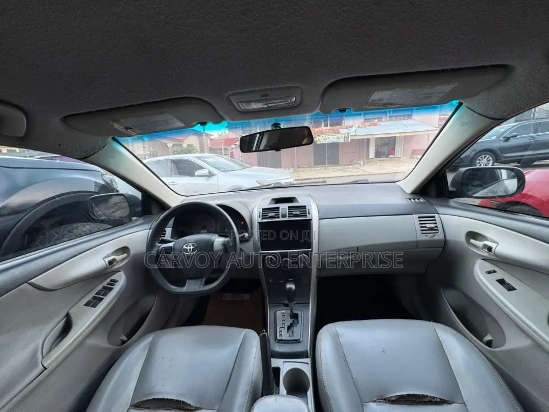 Toyota Corolla LE 4dr Sedan (1.8L 4cyl 4A) 2013 Silver
