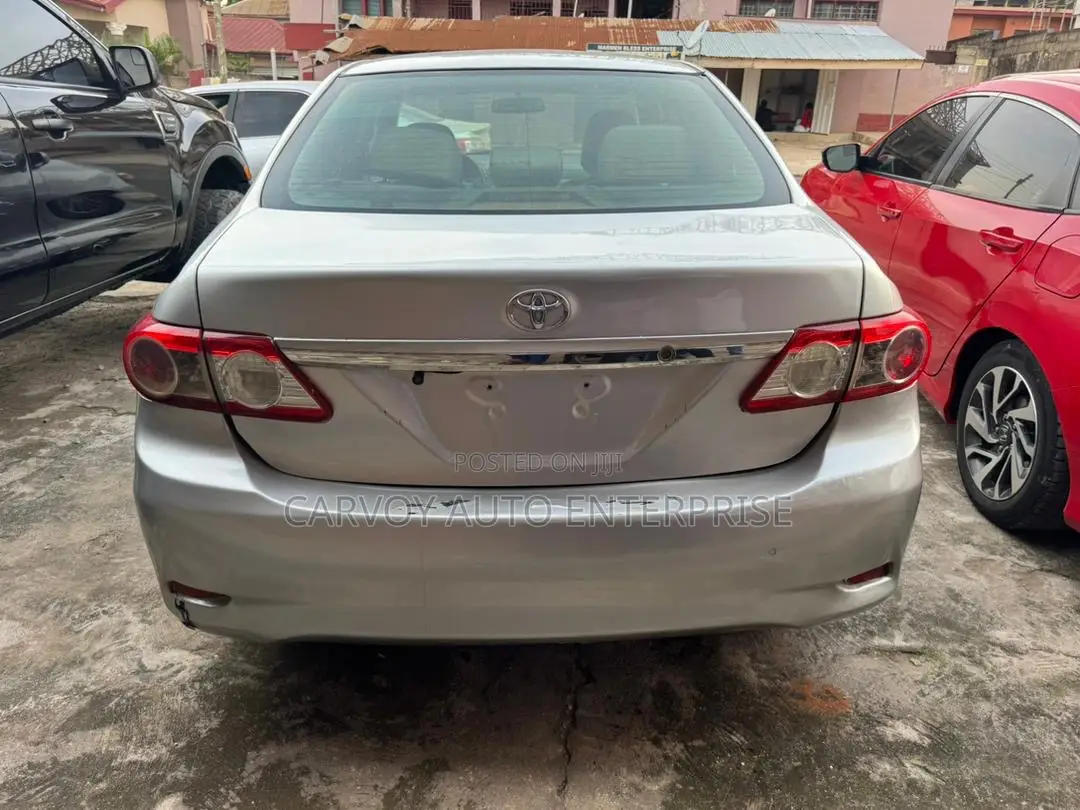 Toyota Corolla LE 4dr Sedan (1.8L 4cyl 4A) 2013 Silver