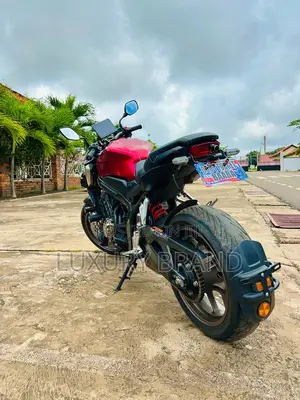 Honda CB 2023 Red
