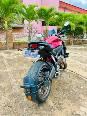 Honda CB 2023 Red