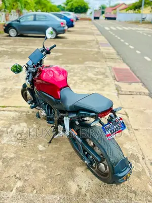 Honda CB 2023 Red