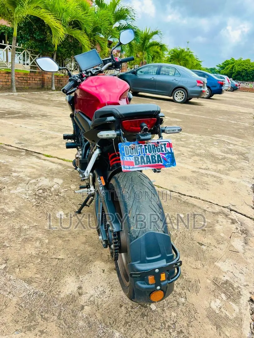 Honda CB 2023 Red