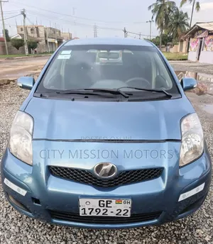 Toyota Vitz 1.0 FWD 3dr 2010 Blue