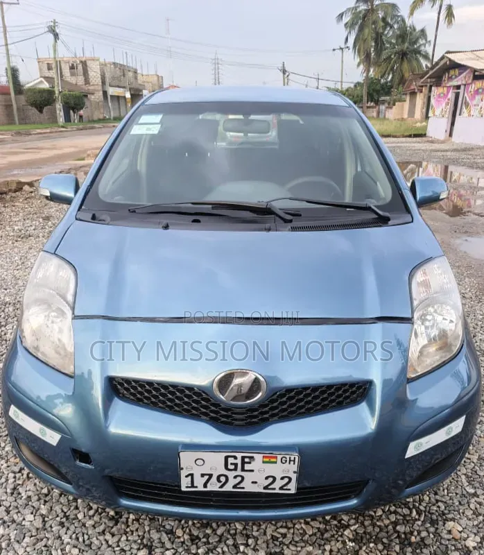 Toyota Vitz 1.0 FWD 3dr 2010 Blue