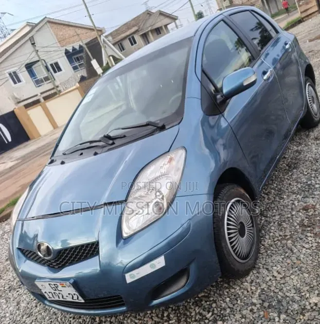 Toyota Vitz 1.0 FWD 3dr 2010 Blue