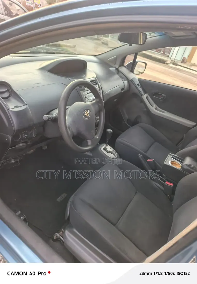 Toyota Vitz 1.0 FWD 3dr 2010 Blue
