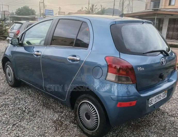 Toyota Vitz 1.0 FWD 3dr 2010 Blue