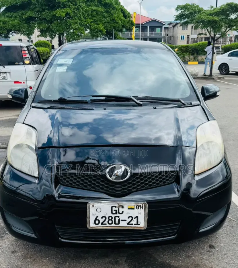 Toyota Vitz 1.0 FWD 3dr 2010 Black