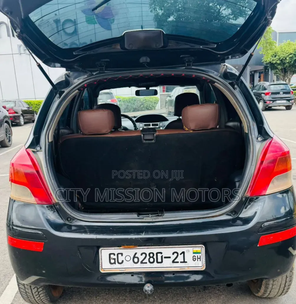 Toyota Vitz 1.0 FWD 3dr 2010 Black