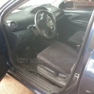 Toyota Yaris 2010 Blue