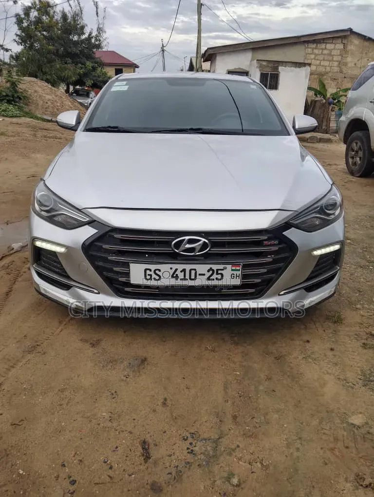 Hyundai Elantra 2018 Silver