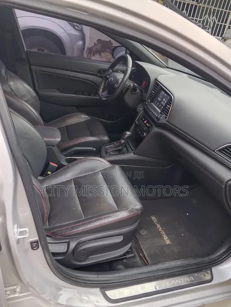 Hyundai Elantra 2018 Silver