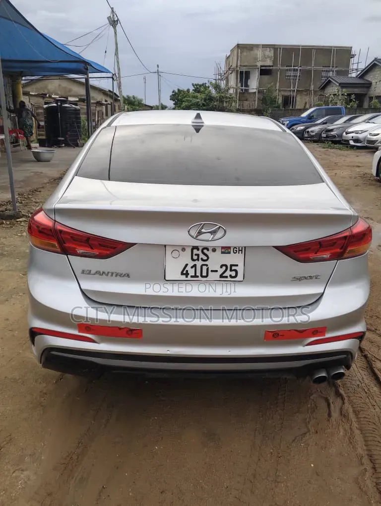 Hyundai Elantra 2018 Silver