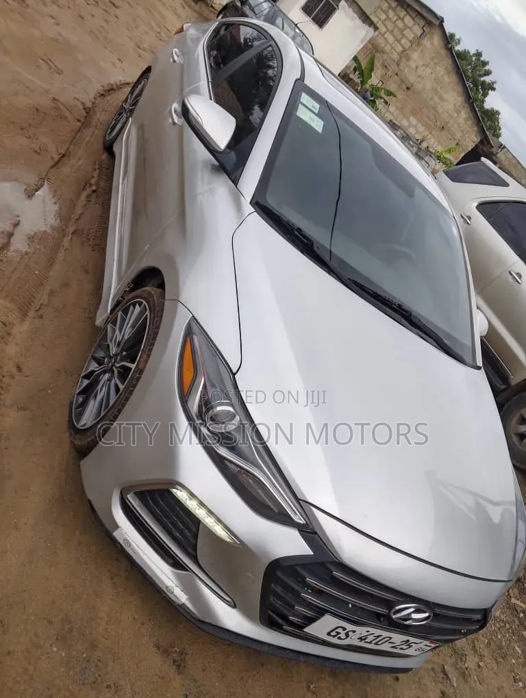 Hyundai Elantra 2018 Silver
