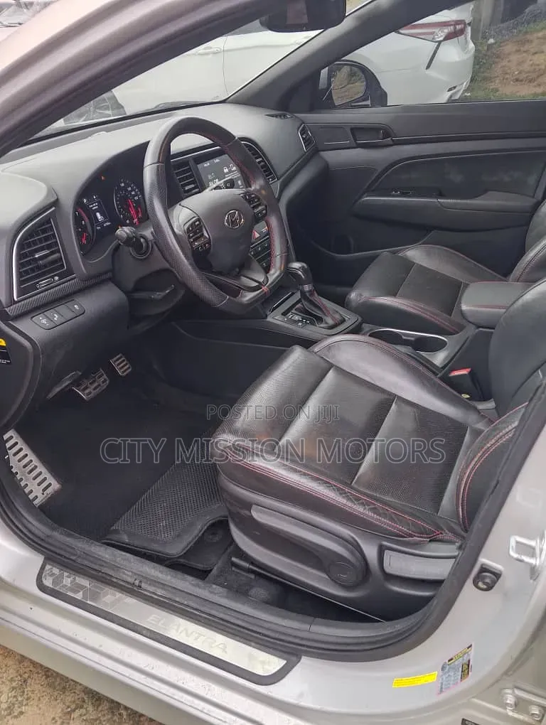 Hyundai Elantra 2018 Silver