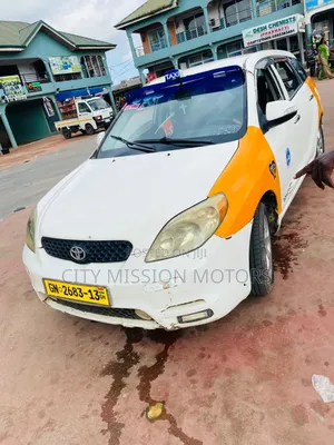 Toyota Matrix Hatchback FWD (1.8L 4cyl 5M) 2010 Yellow