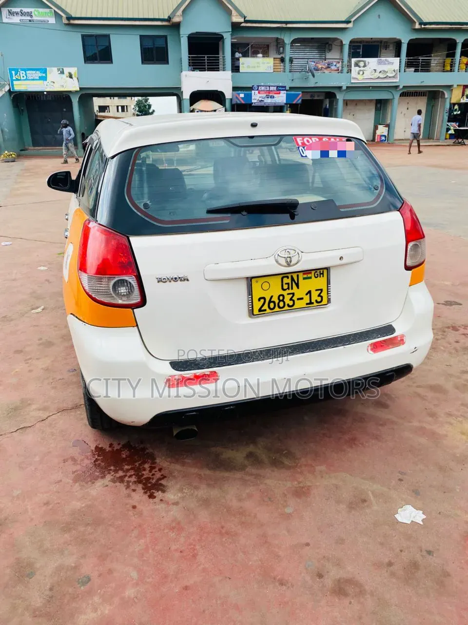 Toyota Matrix Hatchback FWD (1.8L 4cyl 5M) 2010 Yellow