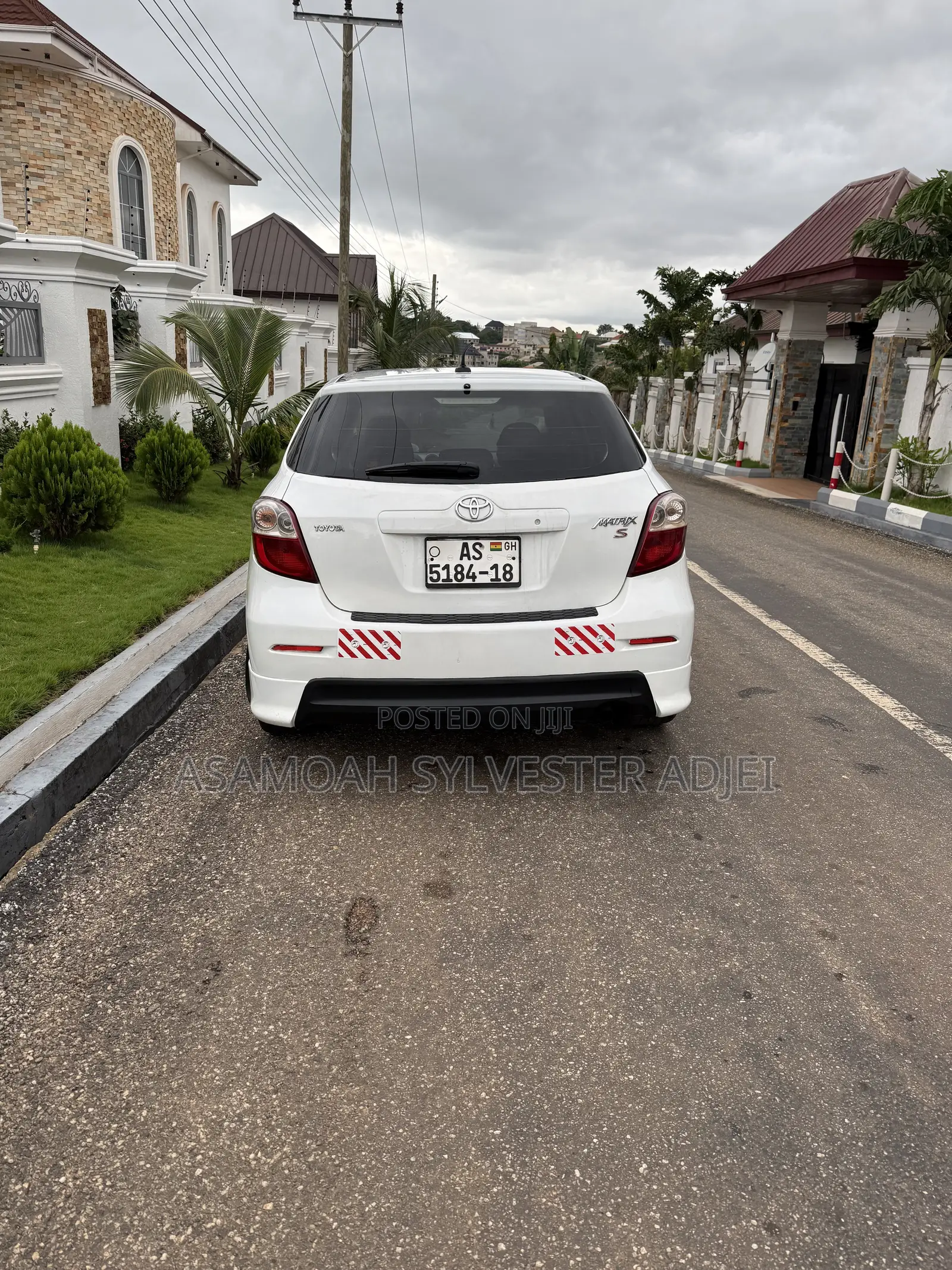 Toyota Matrix Hatchback FWD (1.8L 4cyl 5M) 2010 White
