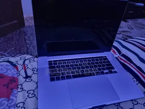 Laptop Apple MacBook Pro 2019 16GB Intel Core i9 SSD 512GB