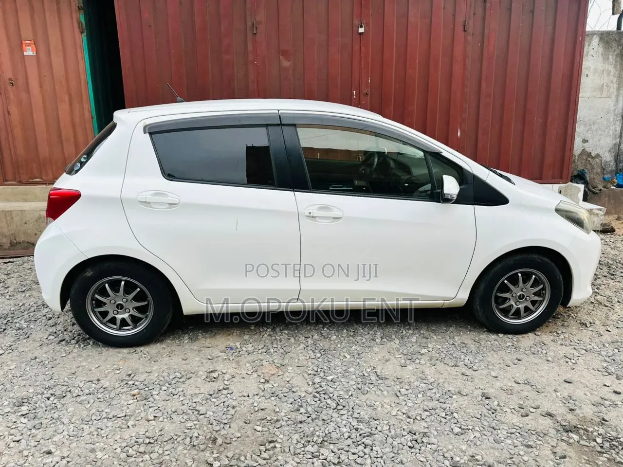 Toyota Vitz 1.3 AWD 5dr 2015 White