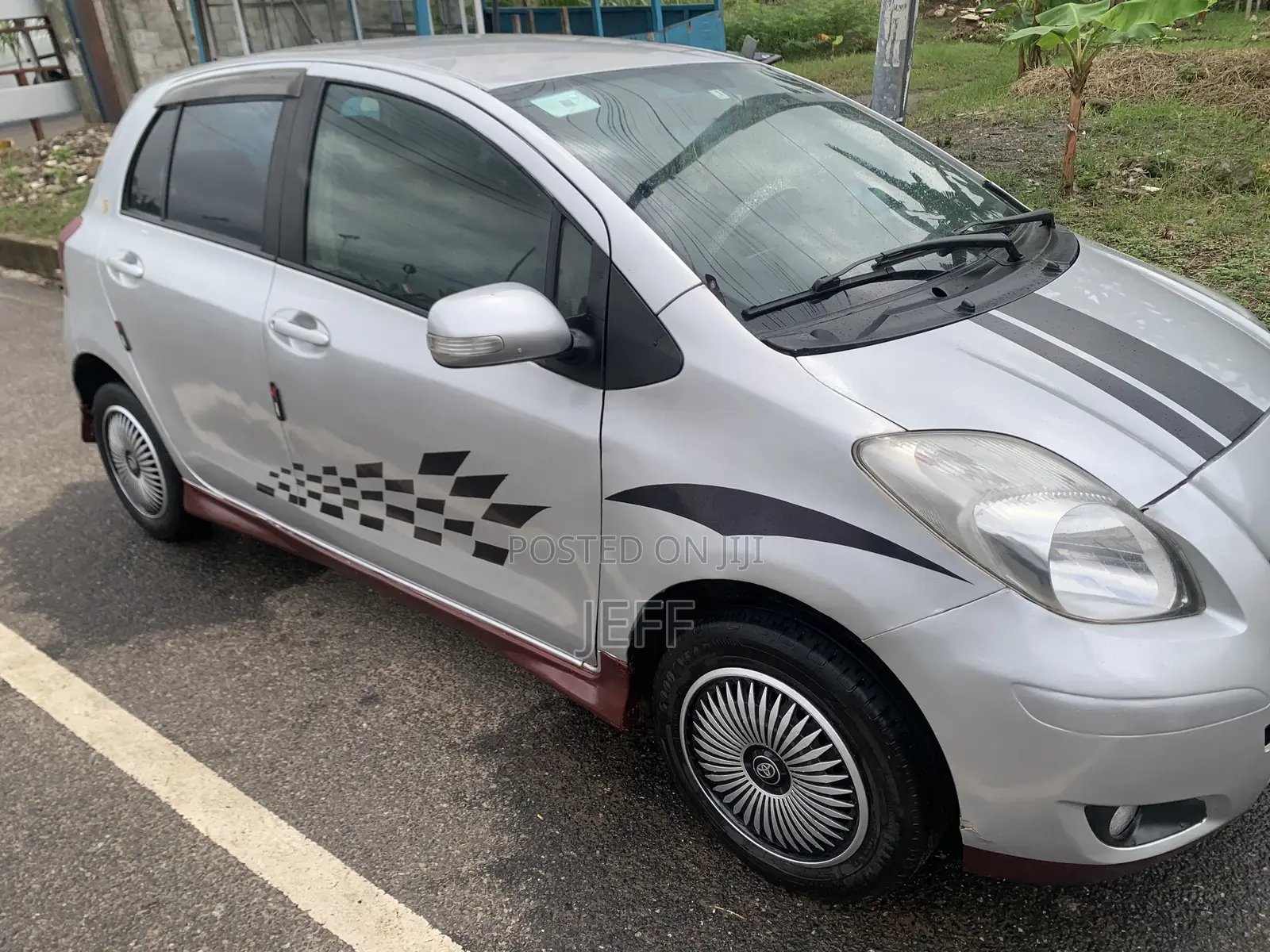 Toyota Vitz 1.3 AWD 3dr 2010 Silver