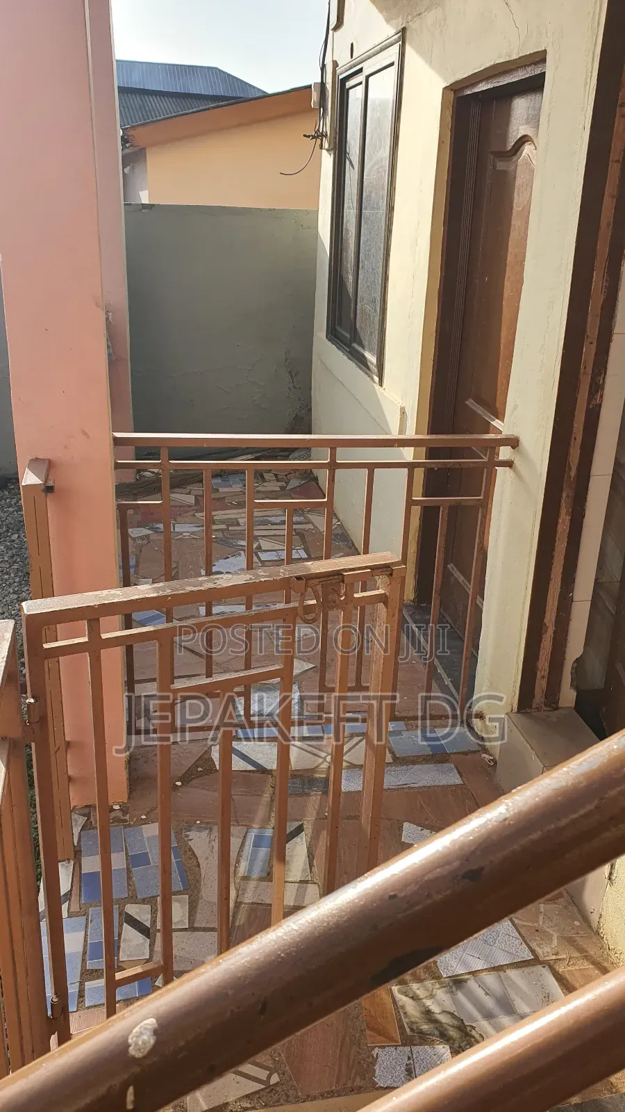 20bdrm House in Sowutwuom for sale
