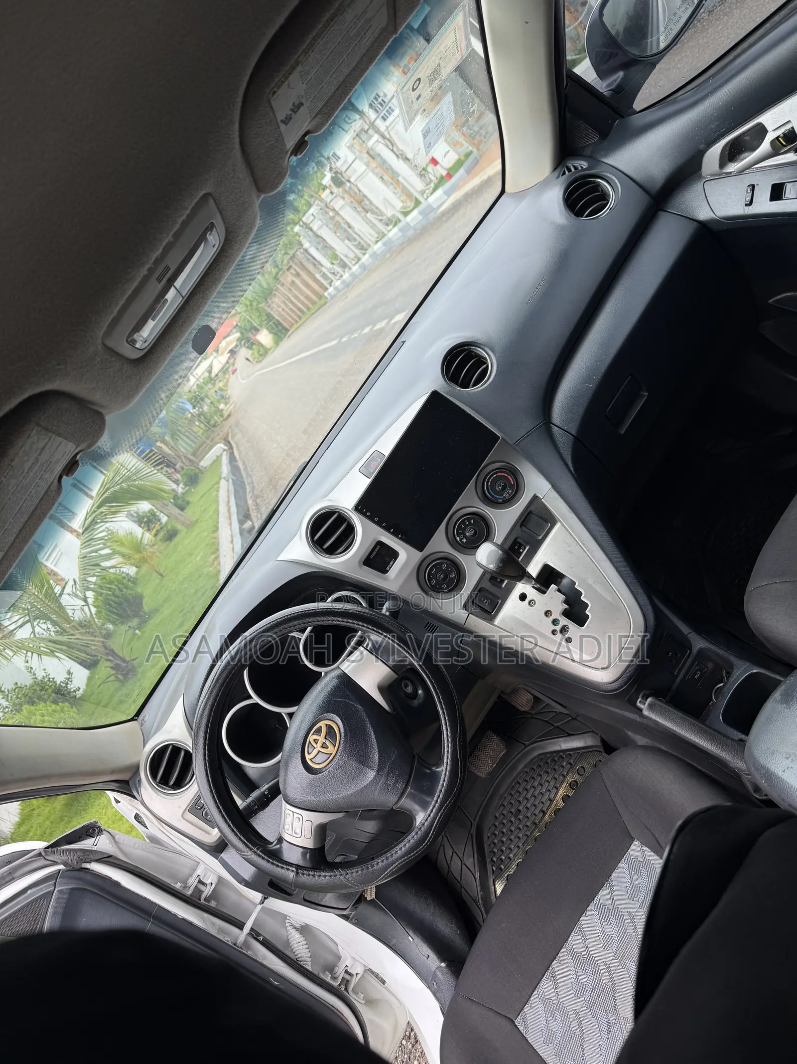 Toyota Matrix Hatchback FWD (1.8L 4cyl 5M) 2010 White