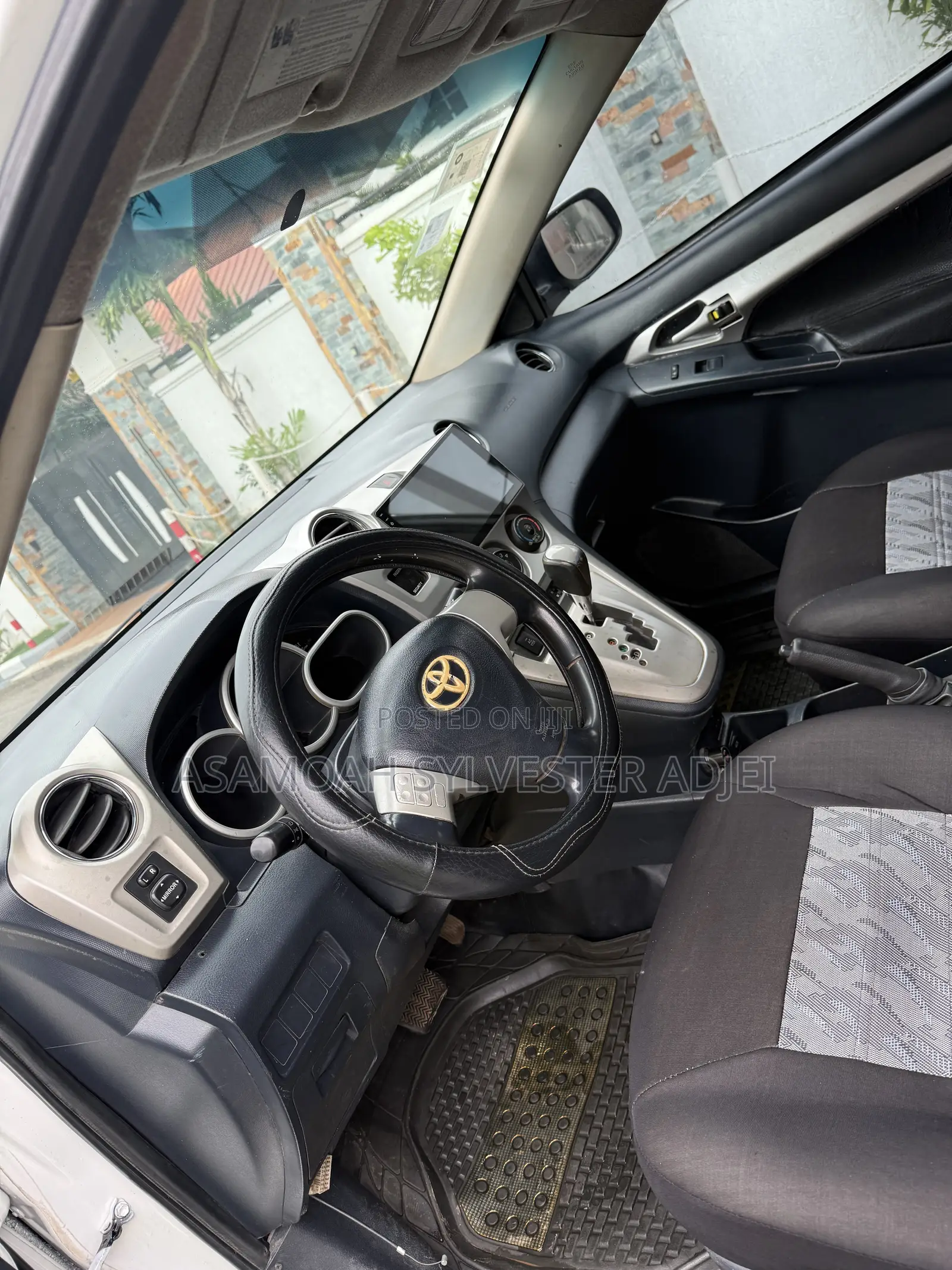 Toyota Matrix Hatchback FWD (1.8L 4cyl 5M) 2010 White