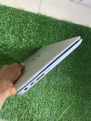 Laptop HP 14-dq1088wm 8GB Intel Core i3 SSD 256GB