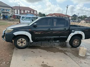 Toyota Hilux 2012 Black