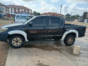 Toyota Hilux 2012 Black