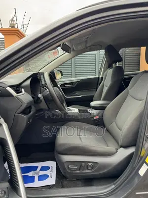 Toyota RAV4 XLE 2022 Gray