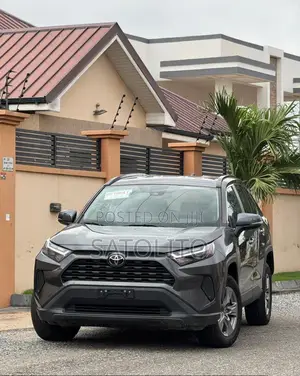 Toyota RAV4 XLE 2022 Gray