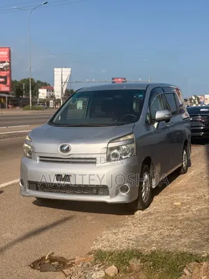 Toyota Voxy 2013 Silver