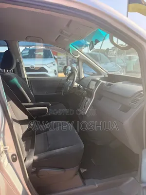 Toyota Voxy 2013 Silver