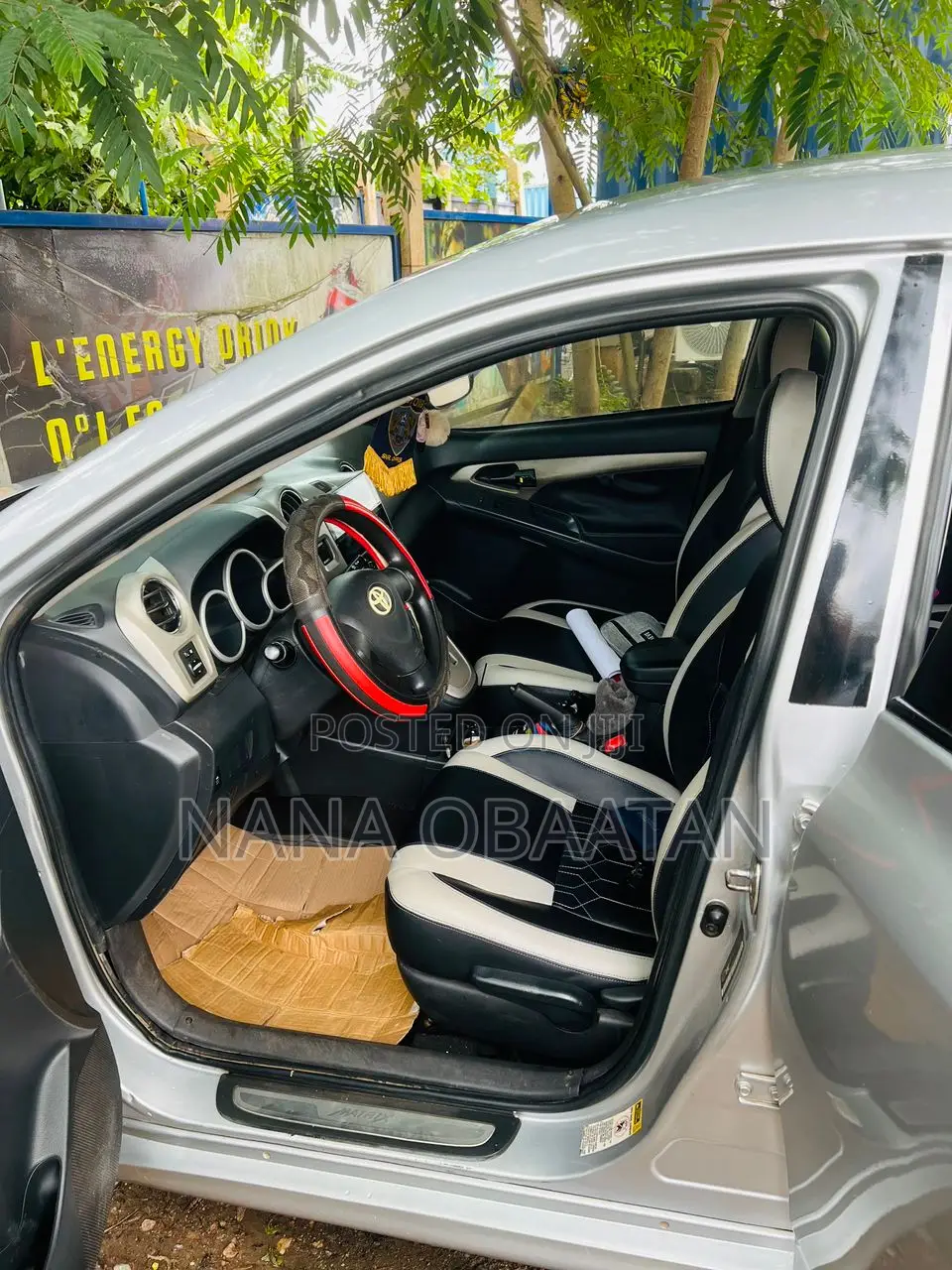 Toyota Matrix Hatchback FWD (1.8L 4cyl 5M) 2010 Silver