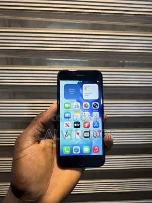 Apple iPhone SE (2022) 64 GB Black