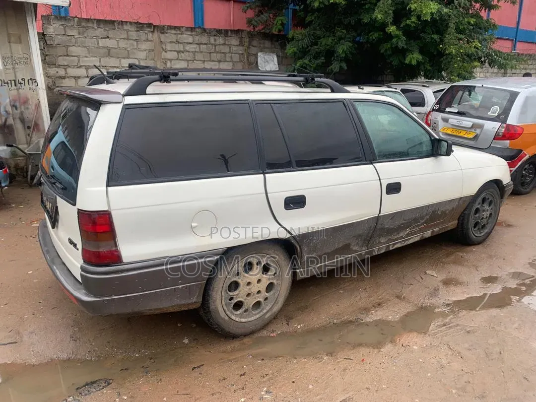 Opel Astra 2002 White